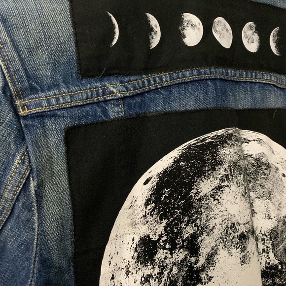 Womens Levi’s Jacket with moon back patches - Picture 4 of 4